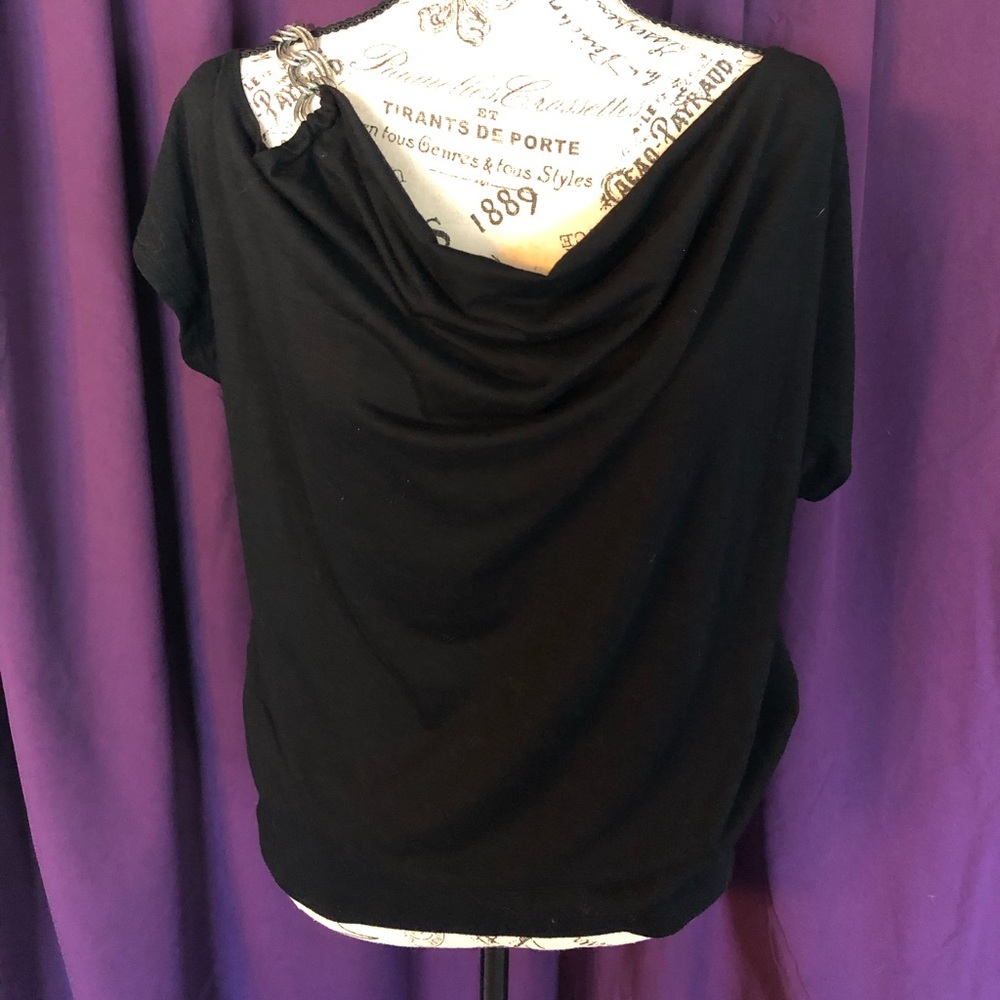 Black one shoulder chain shirt